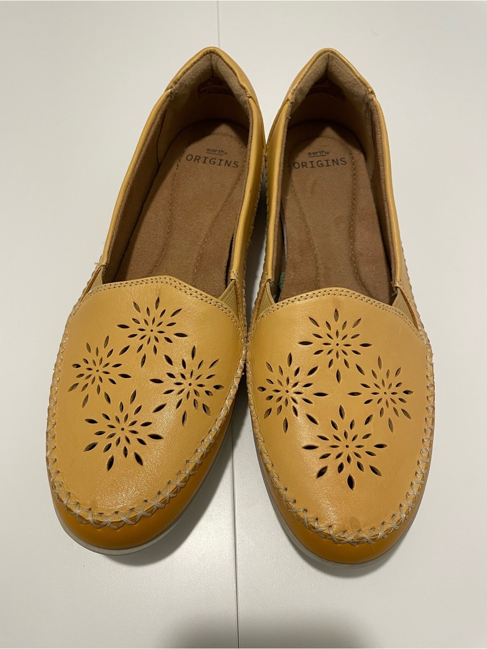 Earth Origins Brand Women's 10 Leather Whipstitch Slip-Ons Freya Sand Yellow - Picture 2 of 6